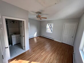 33 Forest St, Unit 2 in Boston, MA - Foto de edificio - Building Photo