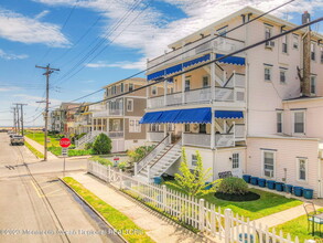 18 Abbott Ave in Ocean Grove, NJ - Foto de edificio - Building Photo