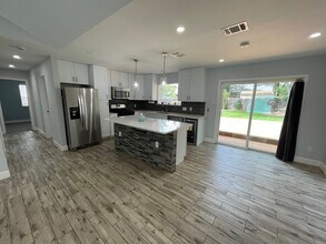 2606 Aylesbury Ln in Austin, TX - Foto de edificio - Building Photo