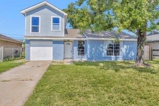 15225 Woodforest Blvd in Channelview, TX - Building Photo