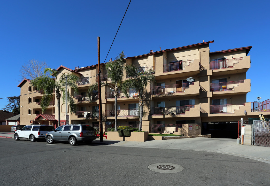 Villa Del Encanto in Santa Ana, CA - Building Photo