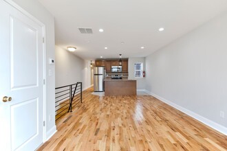 1313 N 53rd St-Unit -2F in Philadelphia, PA - Foto de edificio - Building Photo