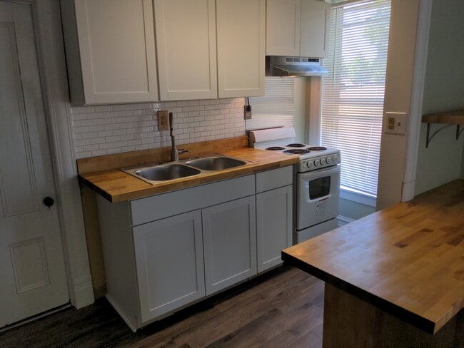 21 Depot St, Unit 2 Bedroom Unit in Potsdam, NY - Building Photo - Building Photo