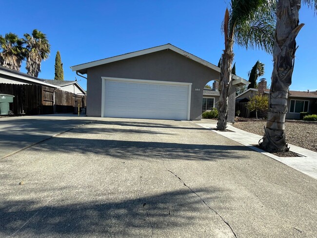 160 Plymouth Ct in Vacaville, CA - Foto de edificio - Building Photo