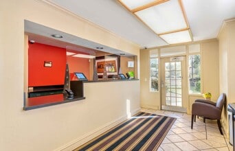 Furnished Studio-Portland - Beaverton in Beaverton, OR - Foto de edificio - Building Photo