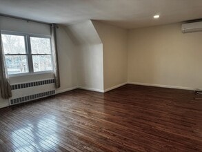 65-68 Ellwell Crescent in Queens, NY - Building Photo - Building Photo