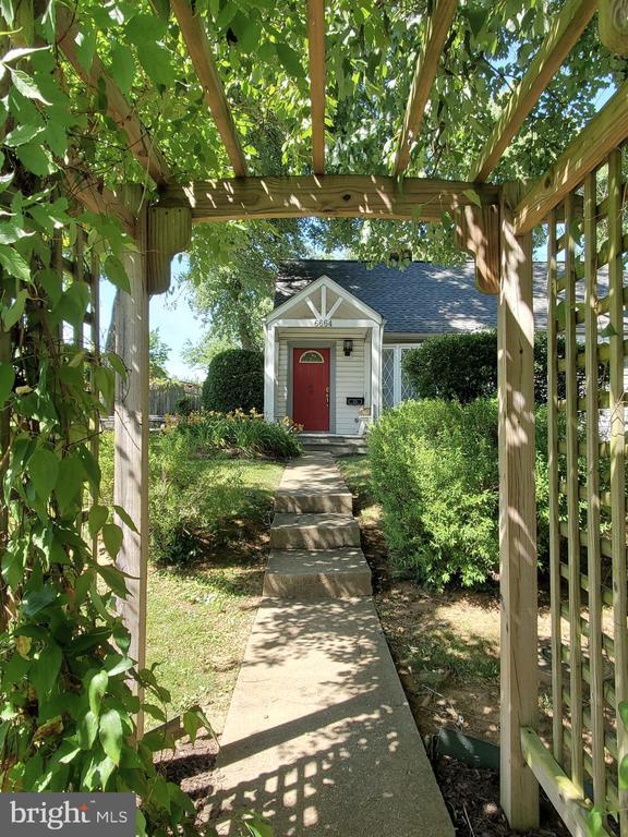 6664 Gouthier Rd in Falls Church, VA - Building Photo - Building Photo