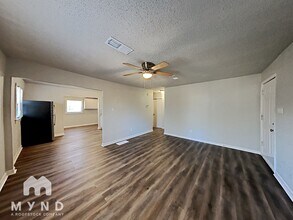 687 Kurt Dr SW in Marietta, GA - Building Photo - Building Photo