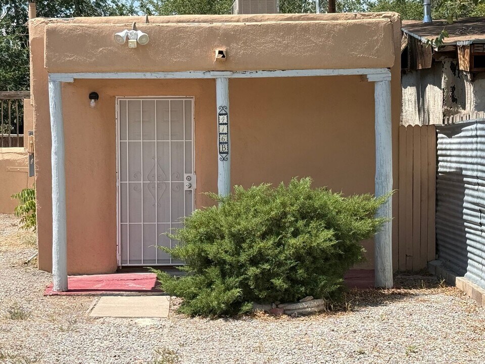 416 Cromwell Ave SW in Albuquerque, NM - Building Photo