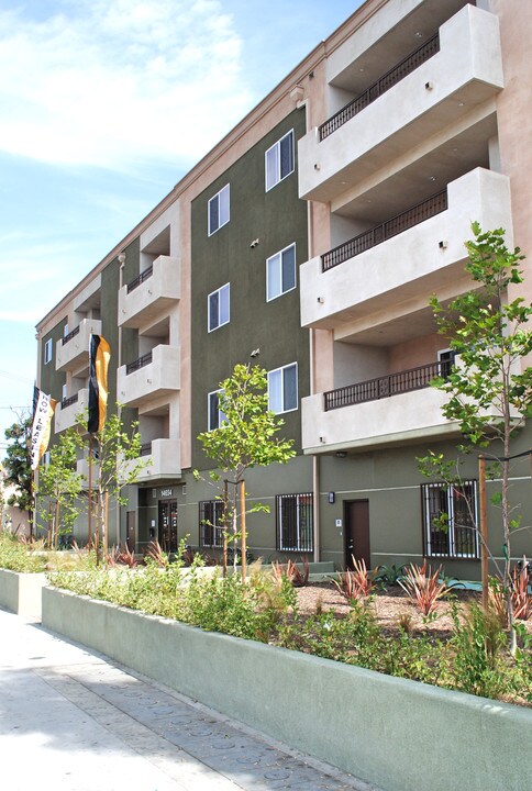 14654 Nordhoff St in Los Angeles, CA - Building Photo