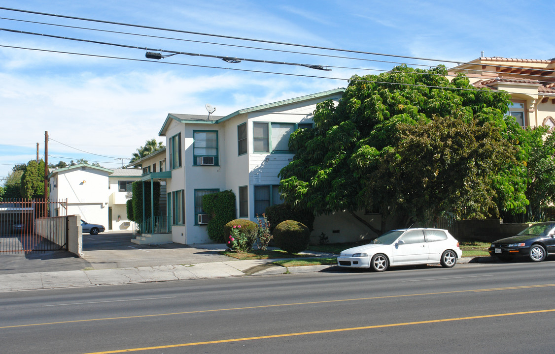 14825 Magnolia Blvd in Sherman Oaks, CA - Building Photo