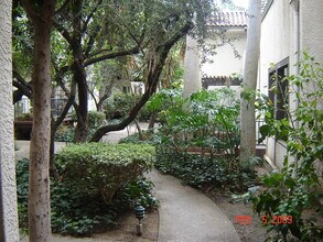 5460 White Oak Ave, Unit K208 in Encino, CA - Foto de edificio - Building Photo