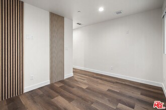 2527 1/2 Hauser Blvd in Los Angeles, CA - Building Photo - Building Photo