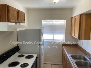 2814 S Coconino Vista in Tucson, AZ - Building Photo - Building Photo