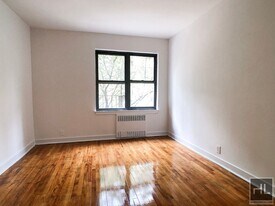 East 61 Street in New York, NY - Building Photo