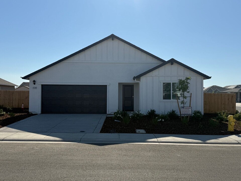 4198 Pittenger Dr in Olivehurst, CA - Building Photo