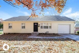 403 E 9th St in Kearney, MO - Building Photo