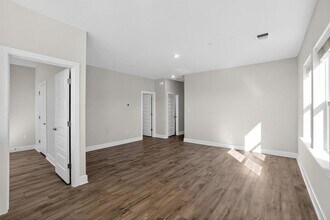 213 Flowers Ave in Hutto, TX - Building Photo - Building Photo