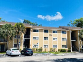 351 Palm Way in Pembroke Pines, FL - Building Photo