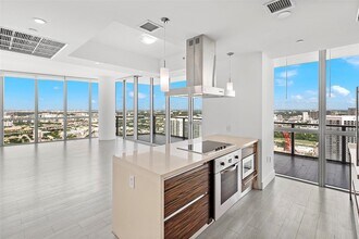 1100 Biscayne Blvd, Unit 4308 in Miami, FL - Foto de edificio - Building Photo