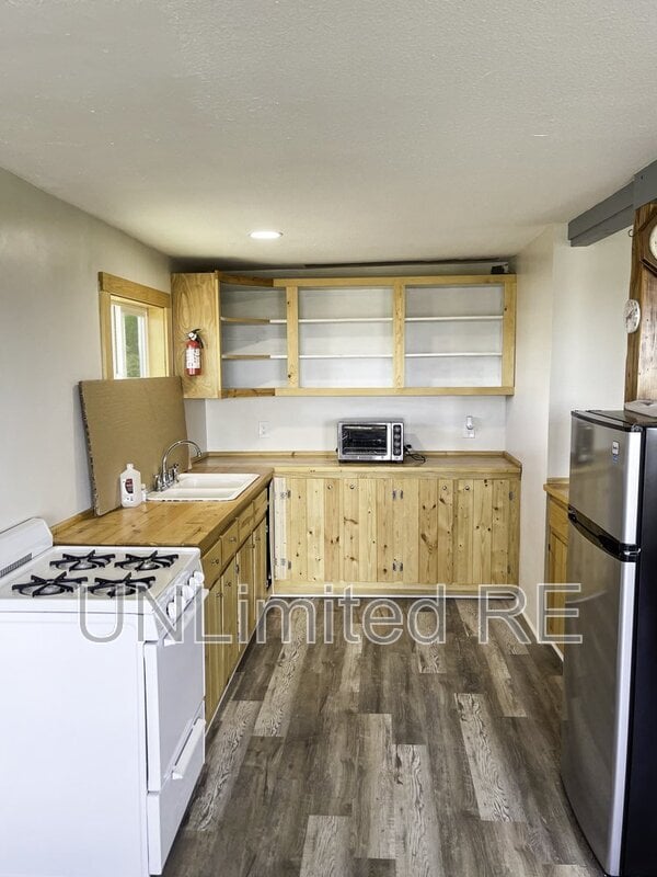 69 Leupp Rd in Flagstaff, AZ - Building Photo - Building Photo