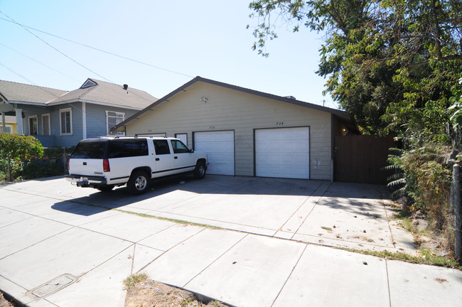 724 E Church St in Stockton, CA - Building Photo - Building Photo