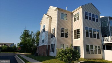 43567 White Cap Terrace in Chantilly, VA - Building Photo - Building Photo