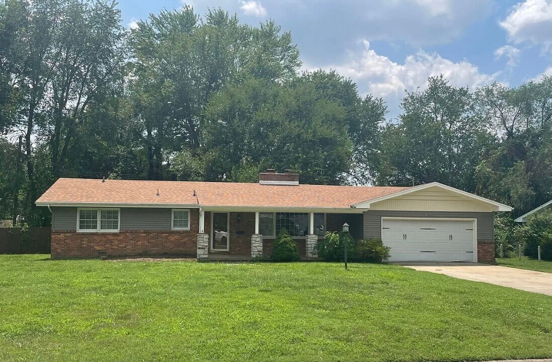 2452 E Langston St in Springfield, MO - Building Photo