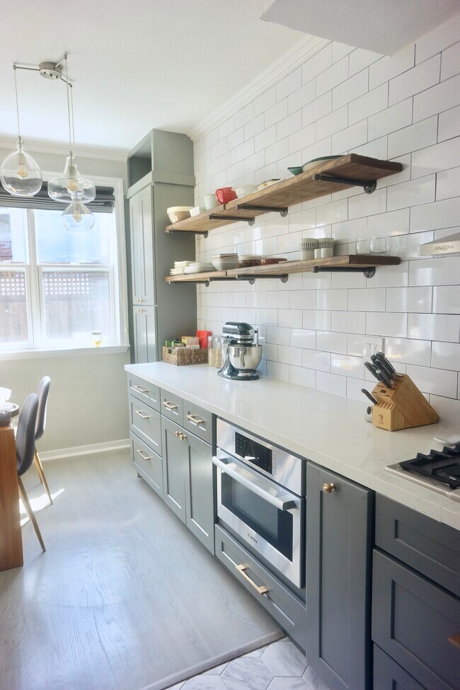 2078 S Delaware St in San Mateo, CA - Building Photo - Building Photo