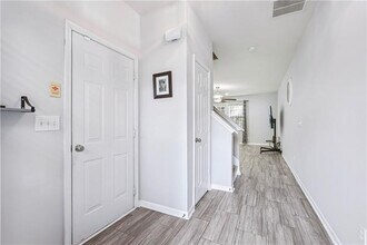 545 Windstone Trail in Alpharetta, GA - Foto de edificio - Building Photo