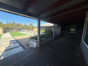 23400 Collins St in Los Angeles, CA - Building Photo - Building Photo