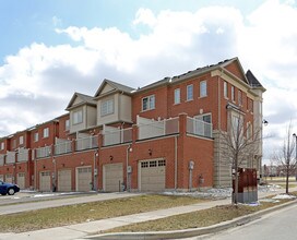 2530-2538 Bur Oak Ave in Markham, ON - Building Photo - Building Photo