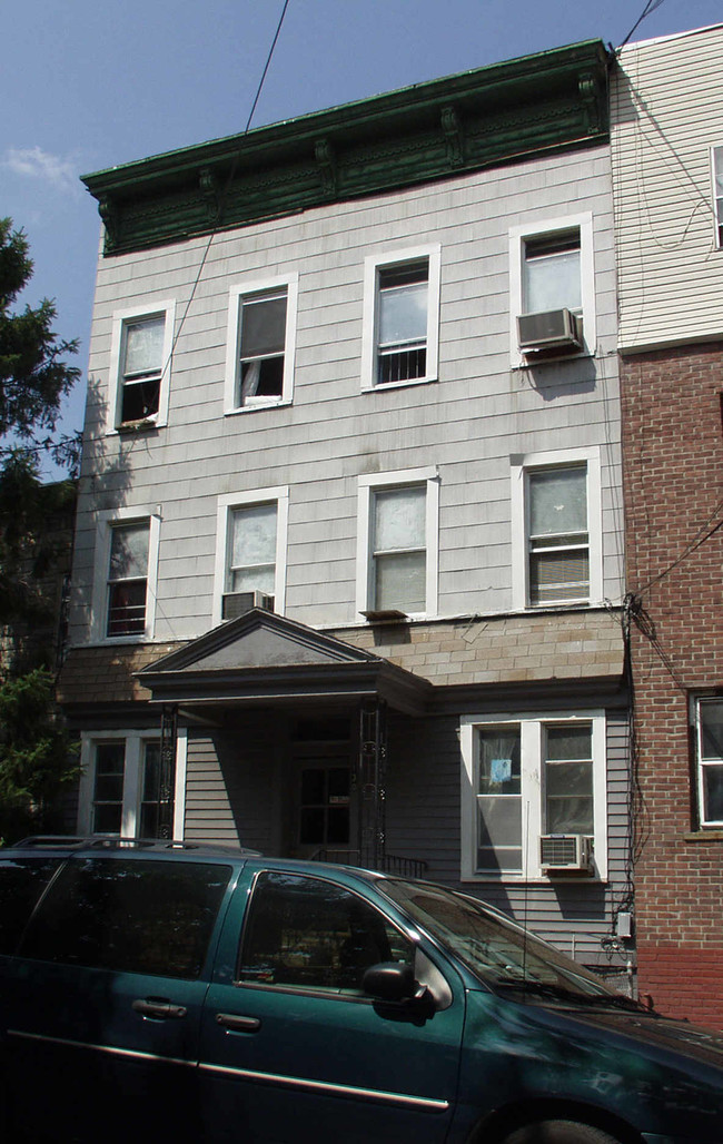 130 Thorne St in Jersey City, NJ - Building Photo - Building Photo