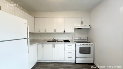 40 Ellis Dr in Brampton, ON - Building Photo - Building Photo