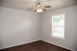 1900 Woodsman Dr in College Station, TX - Building Photo - Building Photo