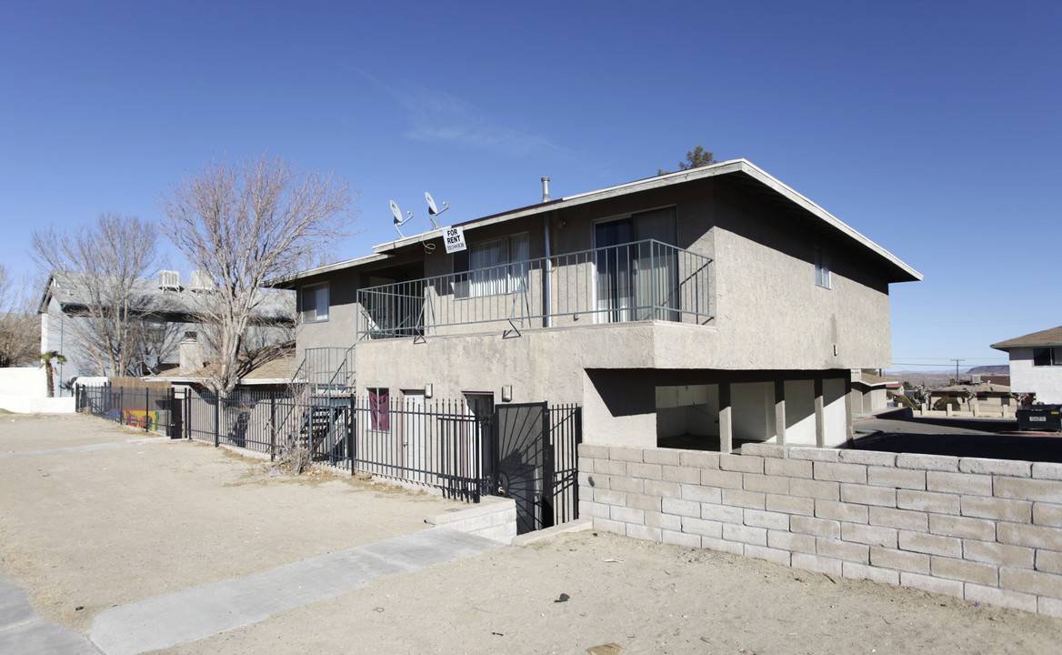 Logan Glen in Barstow, CA - Building Photo