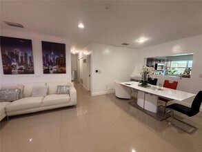 16030 Miami Dr in North Miami Beach, FL - Building Photo - Building Photo