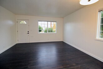 5535-5535 SE 17th Ave in Portland, OR - Building Photo - Building Photo