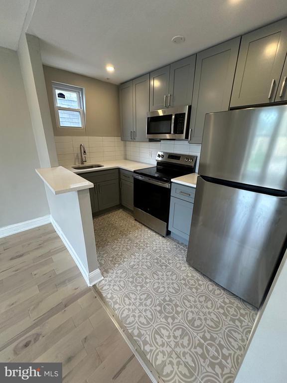 4710 Warrington Ave in Philadelphia, PA - Foto de edificio - Building Photo