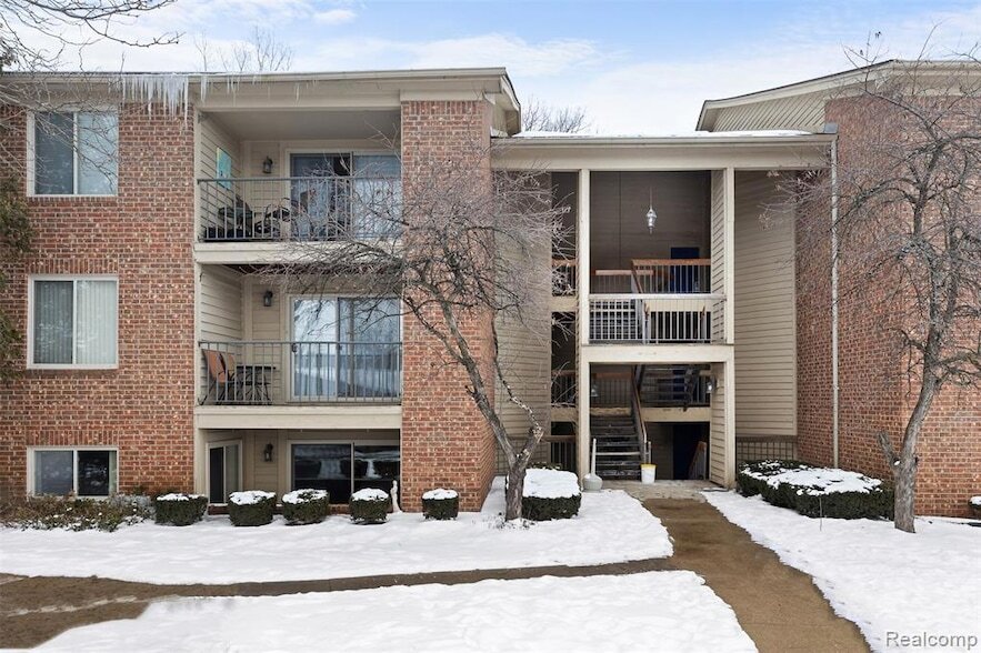 2620 Greenstone Blvd, Unit 1801 in Auburn Hills, MI - Building Photo