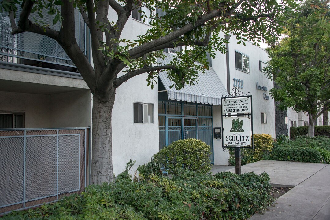 2722 Honolulu Ave in Montrose, CA - Building Photo
