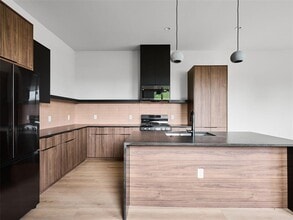 412 Hackberry Ln in Austin, TX - Building Photo - Building Photo