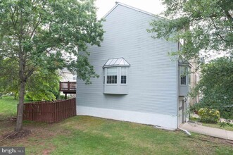 14724 Stream Pond Dr in Centreville, VA - Building Photo - Building Photo