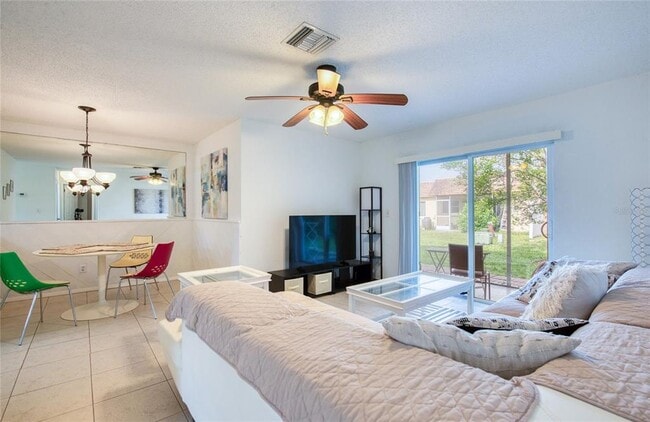 9987 87th St N in Largo, FL - Building Photo - Building Photo