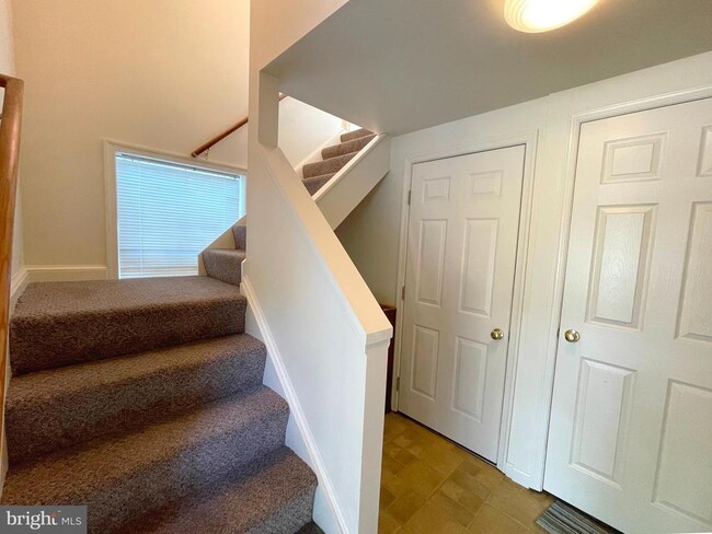 22322 Greenview Pkwy in California, MD - Foto de edificio - Building Photo