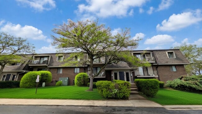 204 E Bailey Rd, Unit D in Naperville, IL - Foto de edificio - Building Photo