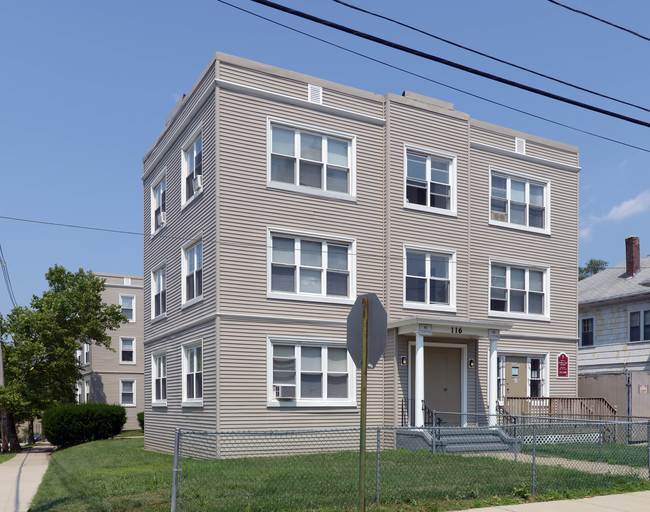 Southlawn Palm Apartments in Providence, RI - Foto de edificio - Building Photo