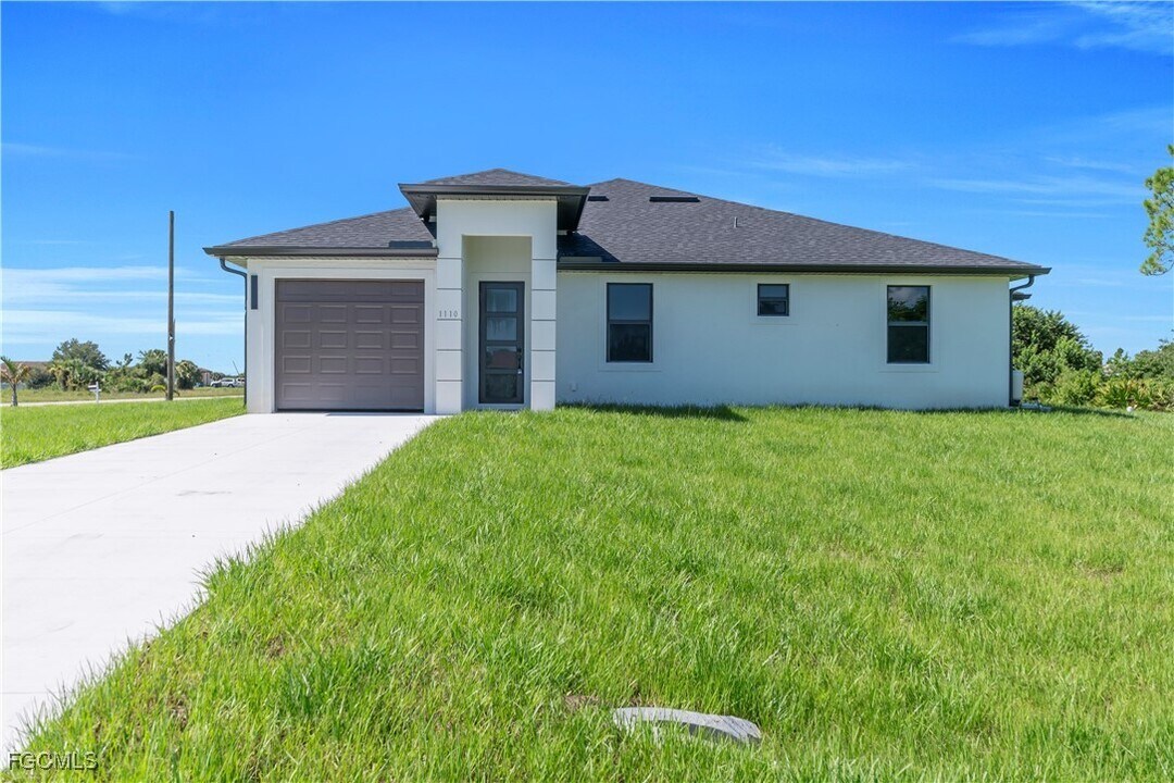 1112 Eisenhower Blvd in Lehigh Acres, FL - Building Photo