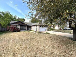2711 Wilcrest Dr in Austin, TX - Building Photo - Building Photo