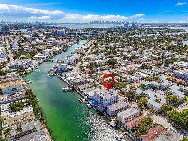 8305 Crespi Blvd, Unit 3C in Miami Beach, FL - Foto de edificio - Building Photo